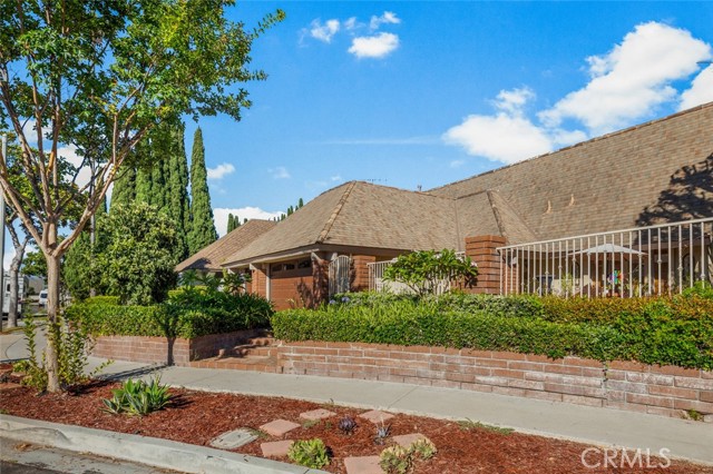 15232 Lille Circle, Irvine CA: https://media.crmls.org/medias/681573de-e7b5-43df-879a-5fec2fe97c15.jpg