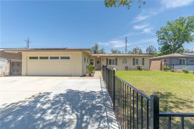 5611 Harold Street, Riverside CA: https://media.crmls.org/medias/6815dbb3-d5c2-4e00-94cf-88be5349ed0f.jpg