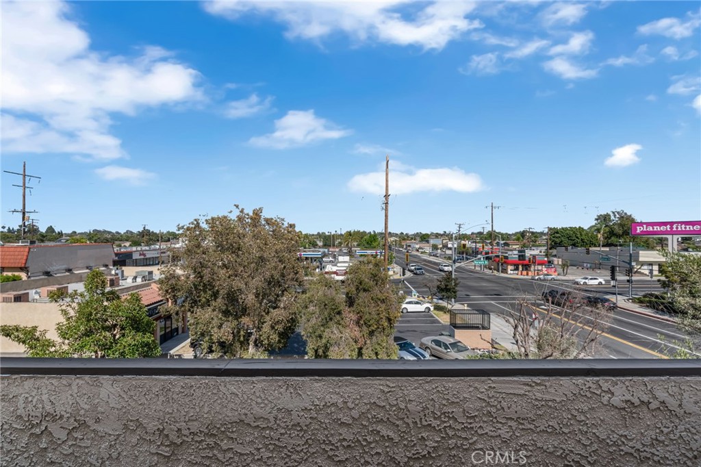 https://media.crmls.org/medias/6817a0d8-f10e-4721-8d9e-26b01f596d6e.jpg?preset=X-Large