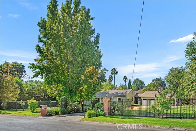 Detail Gallery Image 1 of 34 For 8757 Encino Ave, –,  CA 91325 - 4 Beds | 2/1 Baths