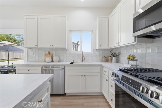 Detail Gallery Image 14 of 31 For 2413 Ives Ln, Redondo Beach,  CA 90278 - 4 Beds | 3 Baths