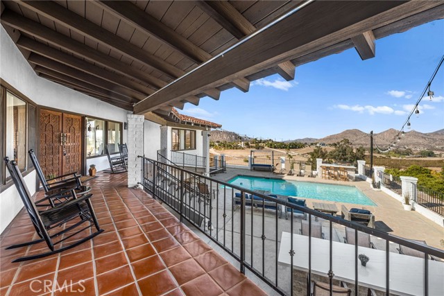 38225 Camino Sierra Road, Temecula CA: https://media.crmls.org/medias/681acc5e-568e-4e91-bcde-9485f7b4d70a.jpg