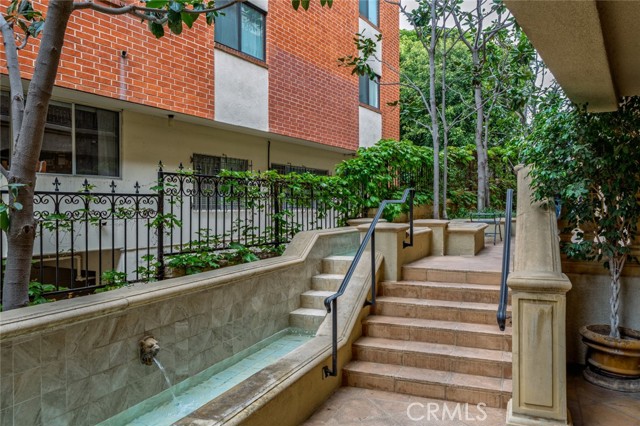 Detail Gallery Image 29 of 31 For 11740 W Sunset Bld #14,  Los Angeles,  CA 90049 - 2 Beds | 3 Baths