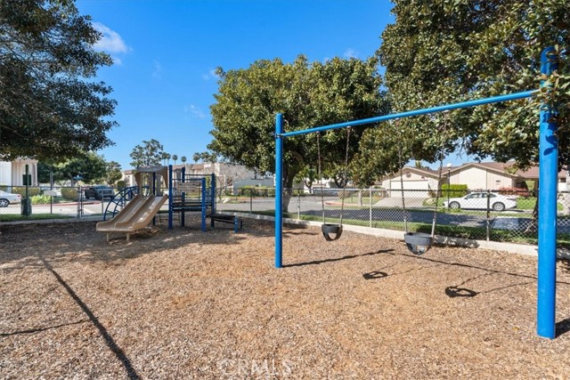 Detail Gallery Image 32 of 39 For 21282 Wavecrest Cir, Huntington Beach,  CA 92646 - 2 Beds | 2 Baths