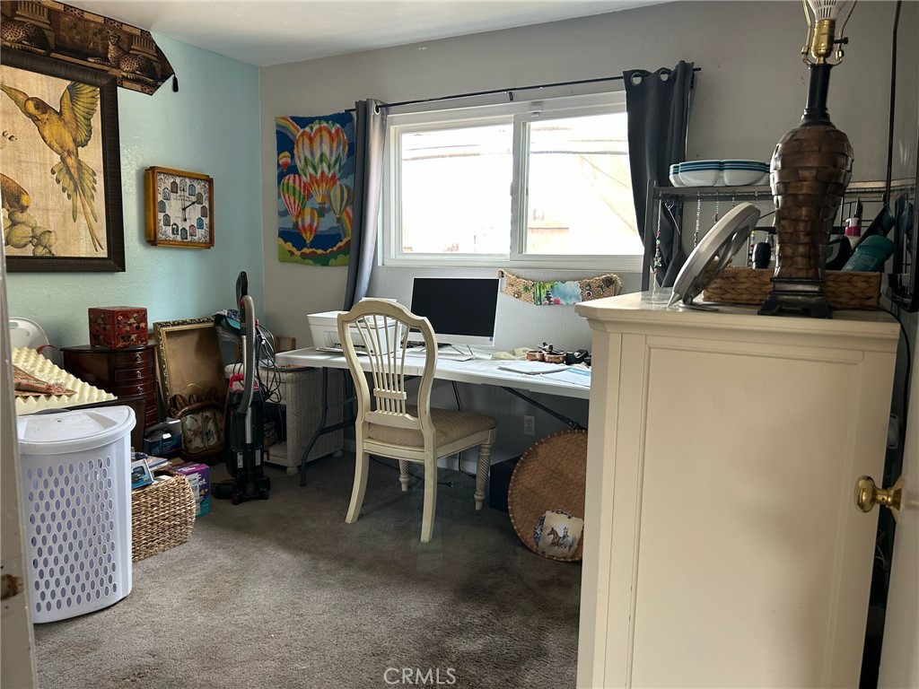 https://media.crmls.org/medias/681d3521-fa17-4ca0-8fac-283c2c4b82fb.jpg?preset=X-Large