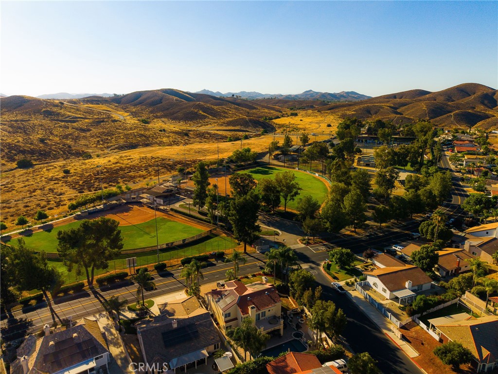 https://media.crmls.org/medias/681d7791-64a5-46bc-b3ed-d5a72f008eb8.jpg?preset=X-Large