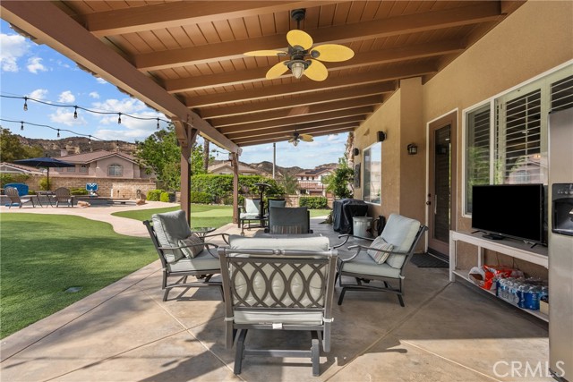 30463 Vineyard Lane, Castaic CA: https://media.crmls.org/medias/681e2c67-99d2-4099-b6ab-5fe2bd53266e.jpg