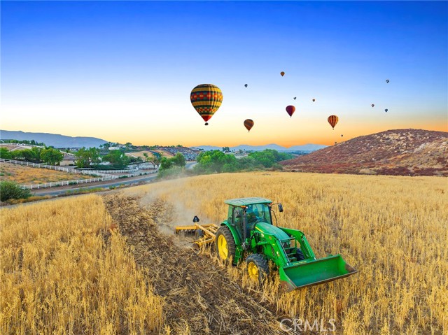 36520 E Benton Road, Temecula CA: https://media.crmls.org/medias/681e57e1-3ea9-4c81-befd-5b462946300c.jpg