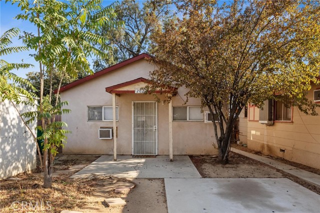 207 E 5th Street, Beaumont CA: https://media.crmls.org/medias/681eed9f-522b-4011-bf41-b6084d58f4f3.jpg