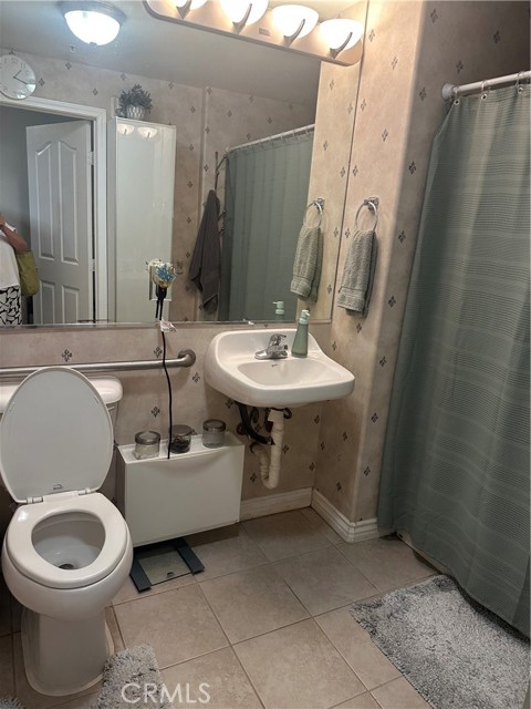 17888 Alburtis Avenue, Artesia CA: https://media.crmls.org/medias/681f8493-2257-48be-aa27-497f6f364f61.jpg
