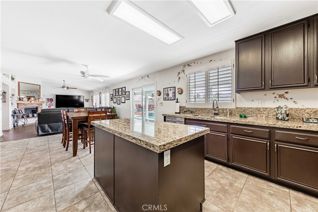 https://media.crmls.org/medias/6820632c-16b4-4e2c-9bf3-b9d7f9f19503.jpg?preset=X-Large