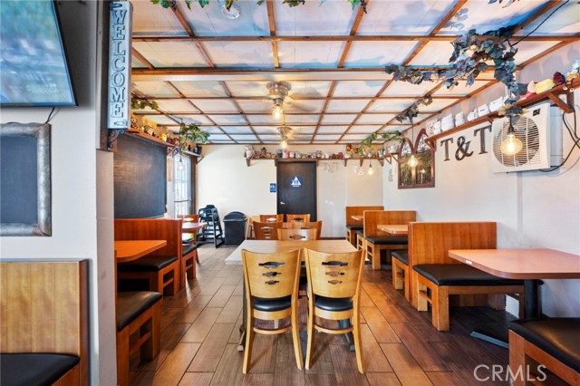 8111 Foothill Boulevard, Rancho Cucamonga CA: https://media.crmls.org/medias/6820e0df-0eed-4724-9e43-c27dfe5fb933.jpg