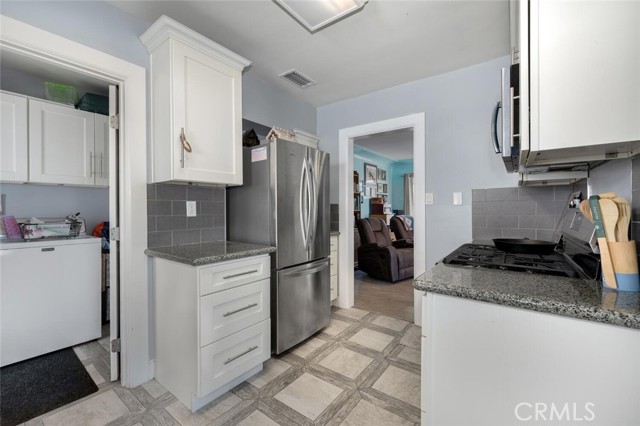 Detail Gallery Image 16 of 37 For 25640 President Ave, Harbor City,  CA 90710 - 3 Beds | 2 Baths