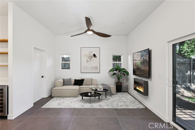 6950 Beckett Street, Tujunga CA: https://media.crmls.org/medias/68220ddf-9a97-4abe-8ae8-94685c266344.jpg