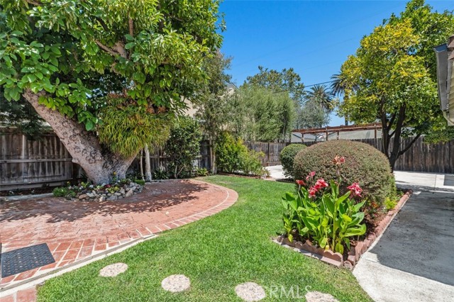2340 Camden Avenue, Los Angeles CA: https://media.crmls.org/medias/68221f84-c86a-4387-a14c-174072d057a6.jpg