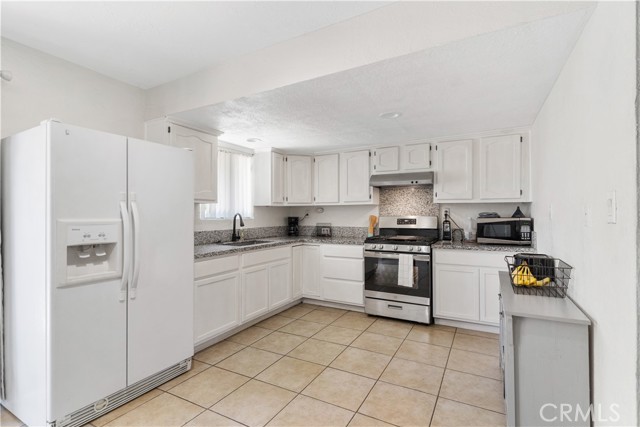 518 Lincoln Avenue, Bakersfield CA: https://media.crmls.org/medias/6822cc85-b421-4ca8-b473-04673e4d2424.jpg