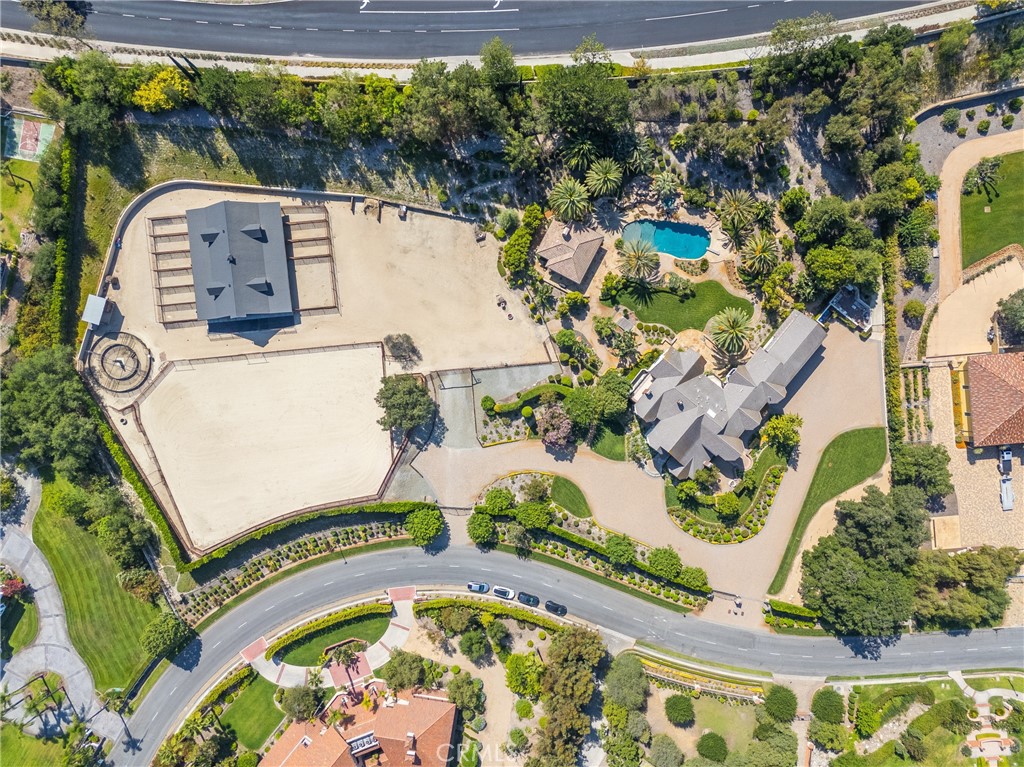 MLS #OC25186135 img 1