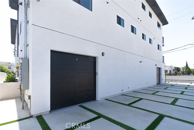 Detail Gallery Image 22 of 24 For 2231 S Longwood Ave, Los Angeles,  CA 90016 - – Beds | – Baths