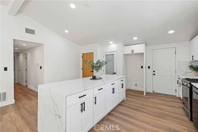 Detail Gallery Image 7 of 47 For 18718 Delight St, Canyon Country,  CA 91351 - 4 Beds | 2 Baths