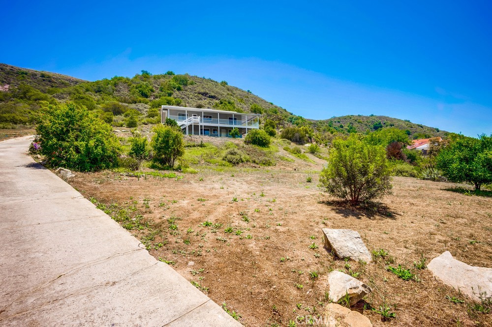 44196 La Cruz Drive
