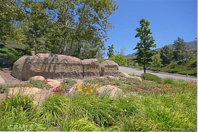 3190 Altura Court, Corona CA: https://media.crmls.org/medias/682427bc-ccd5-46b8-ad3a-011510b9fbca.jpg