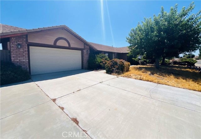 Detail Gallery Image 1 of 1 For 13593 Coachella Rd, Apple Valley,  CA 92308 - 3 Beds | 2 Baths