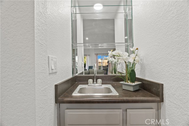 Detail Gallery Image 17 of 45 For 5135 Zelzah Ave #201,  Encino,  CA 91316 - 2 Beds | 2 Baths