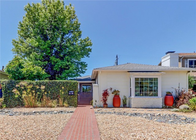 3935 Lime Avenue, Long Beach CA: https://media.crmls.org/medias/68265793-4d4c-41c8-8d94-6294940ebe57.jpg