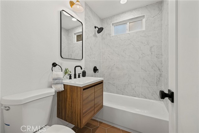 Detail Gallery Image 10 of 24 For 17807 Bullock St, Encino,  CA 91316 - 3 Beds | 2 Baths