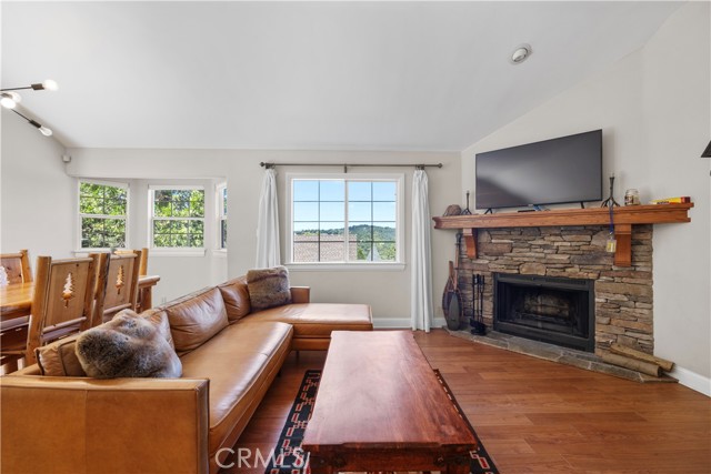 28833 Manitoba Drive, Lake Arrowhead CA: https://media.crmls.org/medias/6827adc8-6fc8-4013-acb0-4c66b8d9ac1e.jpg