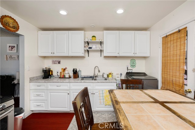 4220 W 165th Street, Lawndale CA: https://media.crmls.org/medias/6827e5df-457b-478e-9148-89cf629d662b.jpg