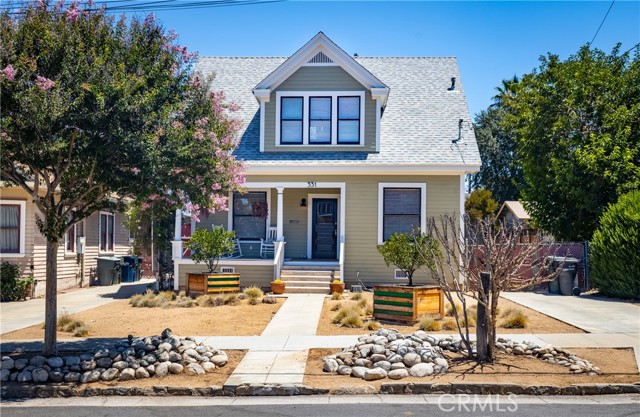331 Nordina Street, Redlands CA: https://media.crmls.org/medias/6827eb39-d6b2-425f-a808-4210a904c990.jpg