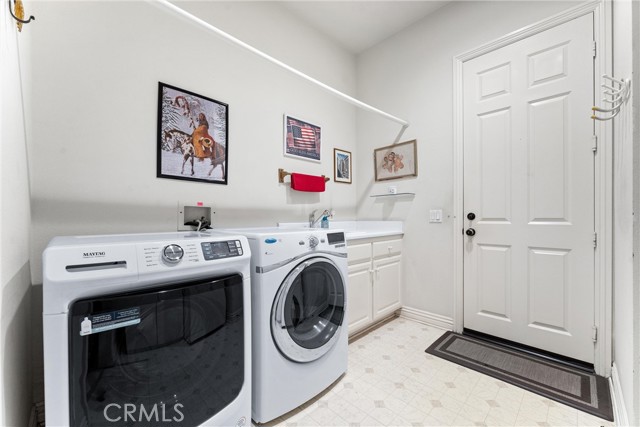 1522 Oakhill Court, Santa Ana CA: https://media.crmls.org/medias/68281703-a992-4314-9741-6a7a5687c56f.jpg