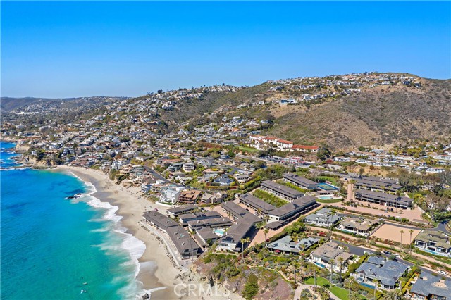 89 Blue Lagoon Villa, Laguna Beach CA: https://media.crmls.org/medias/682859fe-35f8-4b26-a436-bb3992cb93d6.jpg