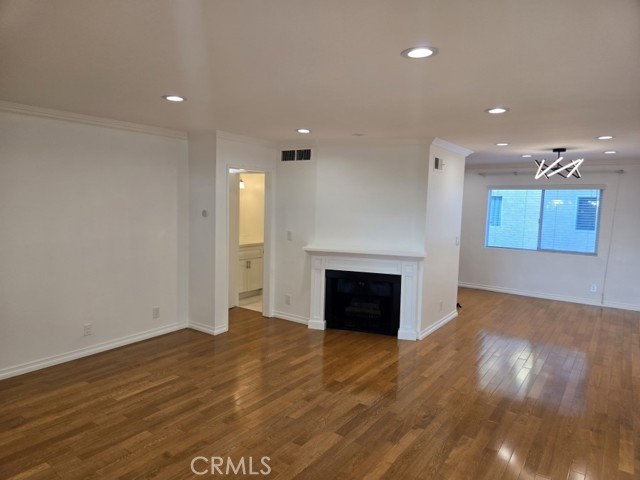 Detail Gallery Image 2 of 15 For 9534 via Ricardo, Burbank,  CA 91504 - 2 Beds | 3 Baths