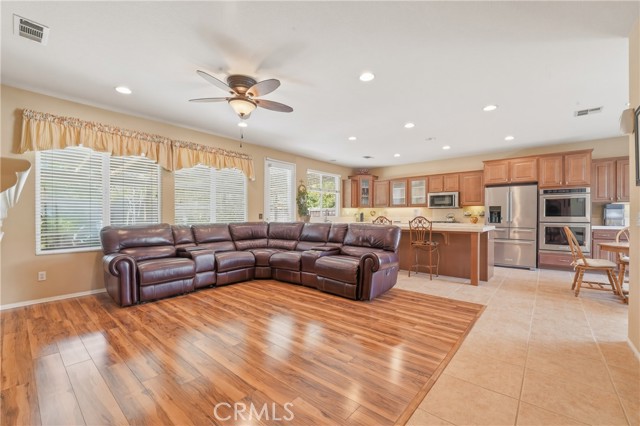 Detail Gallery Image 13 of 67 For 28245 Little Lake Ct, Menifee,  CA 92585 - 4 Beds | 3/1 Baths