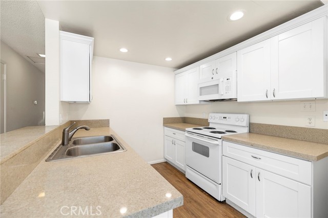 Detail Gallery Image 13 of 34 For 4256 Bodega Bay Way, Oceanside,  CA 92058 - 3 Beds | 2 Baths