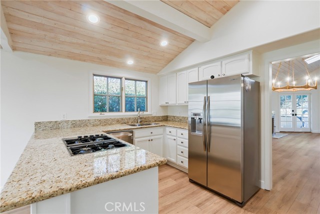 Detail Gallery Image 5 of 22 For 1 Malaga, Manhattan Beach,  CA 90266 - 2 Beds | 2 Baths