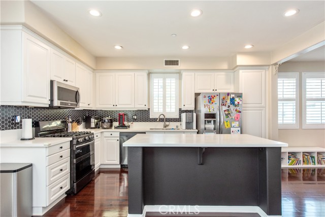 Detail Gallery Image 3 of 35 For 11 Travis Rd, Buena Park,  CA 90621 - 3 Beds | 3/1 Baths