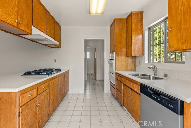 511 E Los Amigos Avenue, Montebello CA: https://media.crmls.org/medias/682bb7d9-fbd2-42f7-9a31-d80b90c3f0ed.jpg