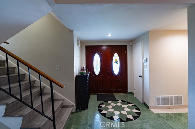 Detail Gallery Image 6 of 38 For 704 N Poplar, Montebello,  CA 90640 - 5 Beds | 3 Baths