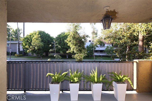 382 E California Boulevard, Pasadena CA: https://media.crmls.org/medias/682bdd94-cc2e-423d-88c4-2613ea7d20df.jpg