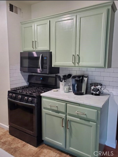 910 Dennis Avenue photo 2