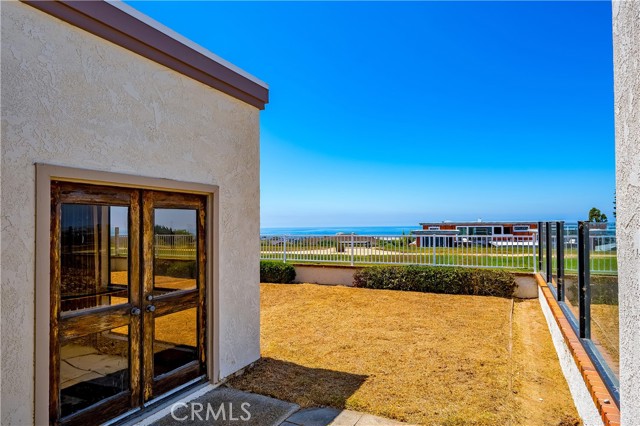 21 Beachcomber Drive, Corona del Mar CA: https://media.crmls.org/medias/682ca3b4-0761-4e5f-a73e-43ff13cfc581.jpg