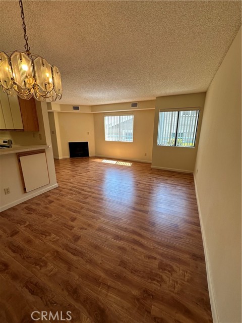420 Milford Street, Glendale CA: https://media.crmls.org/medias/682ce3f7-71bd-4199-9a6e-3ba9237305b4.jpg