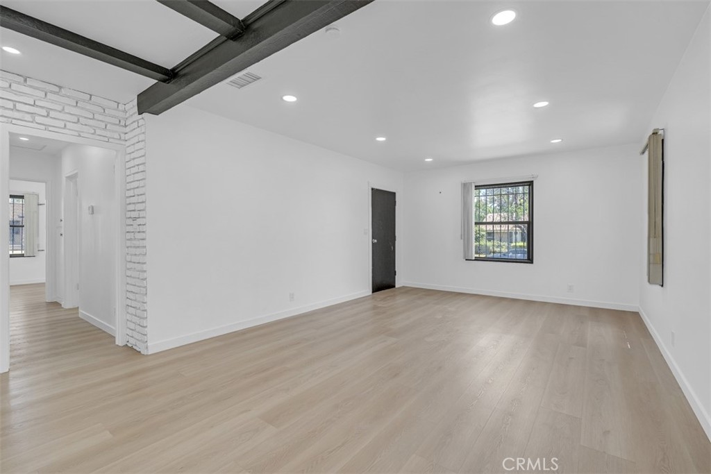 https://media.crmls.org/medias/682d85c9-19ed-4645-85a8-04330a6cc2c8.jpg?preset=X-Large