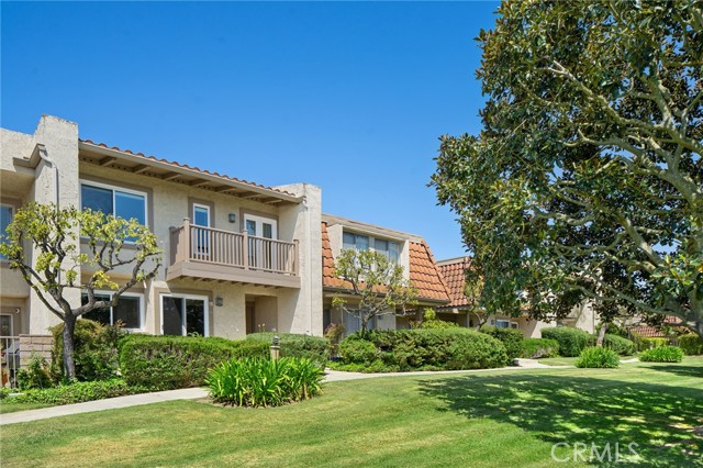 21 Hilltop Circle, Rancho Palos Verdes CA: https://media.crmls.org/medias/682da344-cf40-4f3b-a549-6326458ba556.jpg
