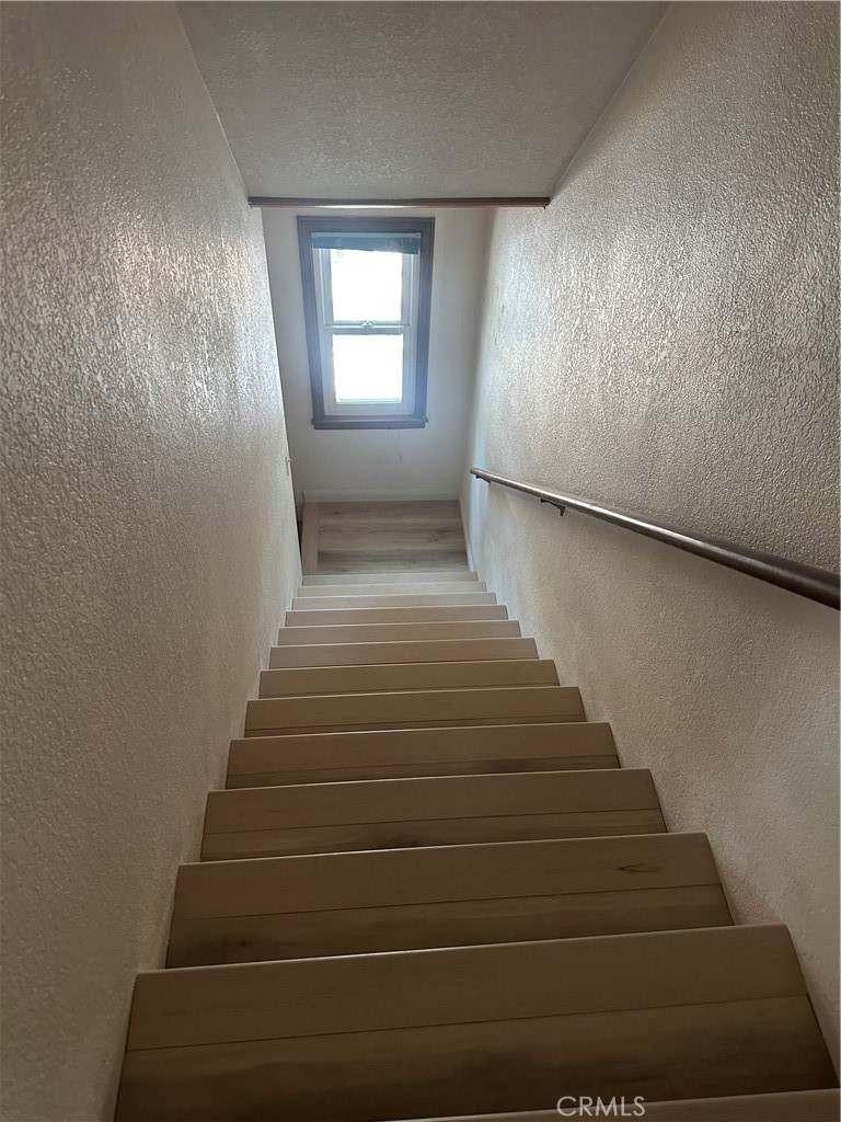https://media.crmls.org/medias/682e7053-f97c-47be-bd29-8fffde2be50e.jpg?preset=X-Large
