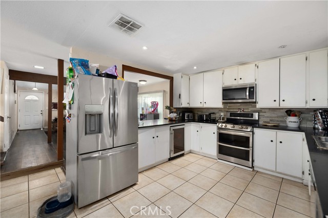 44627 11th E, Lancaster CA: https://media.crmls.org/medias/682f4dd9-51ca-4802-8a85-10561040e0fa.jpg