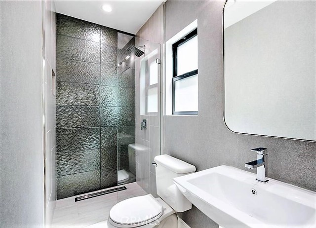 Detail Gallery Image 16 of 18 For 10452 Le Conte, Los Angeles,  CA 90024 - 3 Beds | 5 Baths